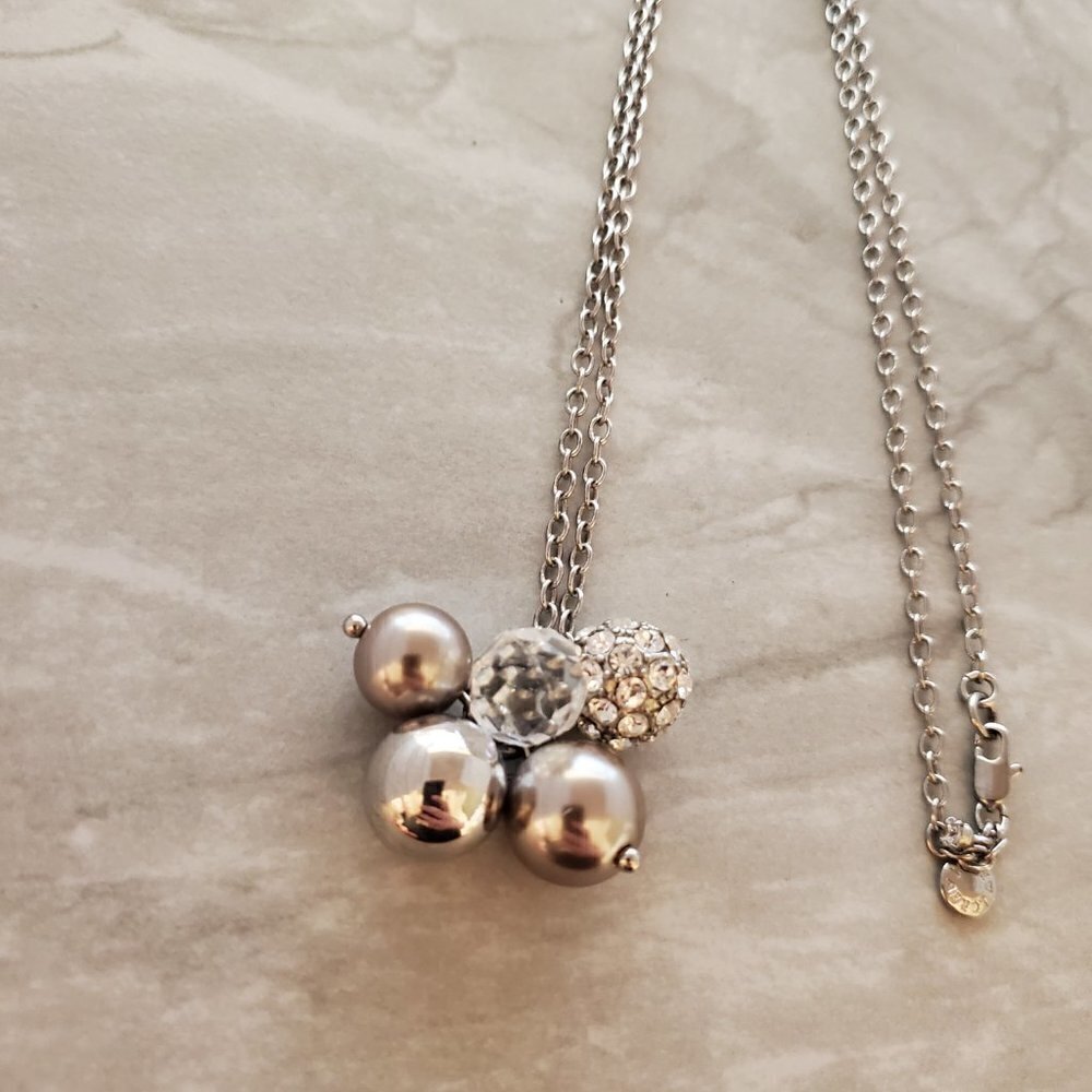 💖 J.Crew Rhinestone Crystal Pave Cluster Ball Beaded Pendant Necklace 💖 - Picture 2 of 9